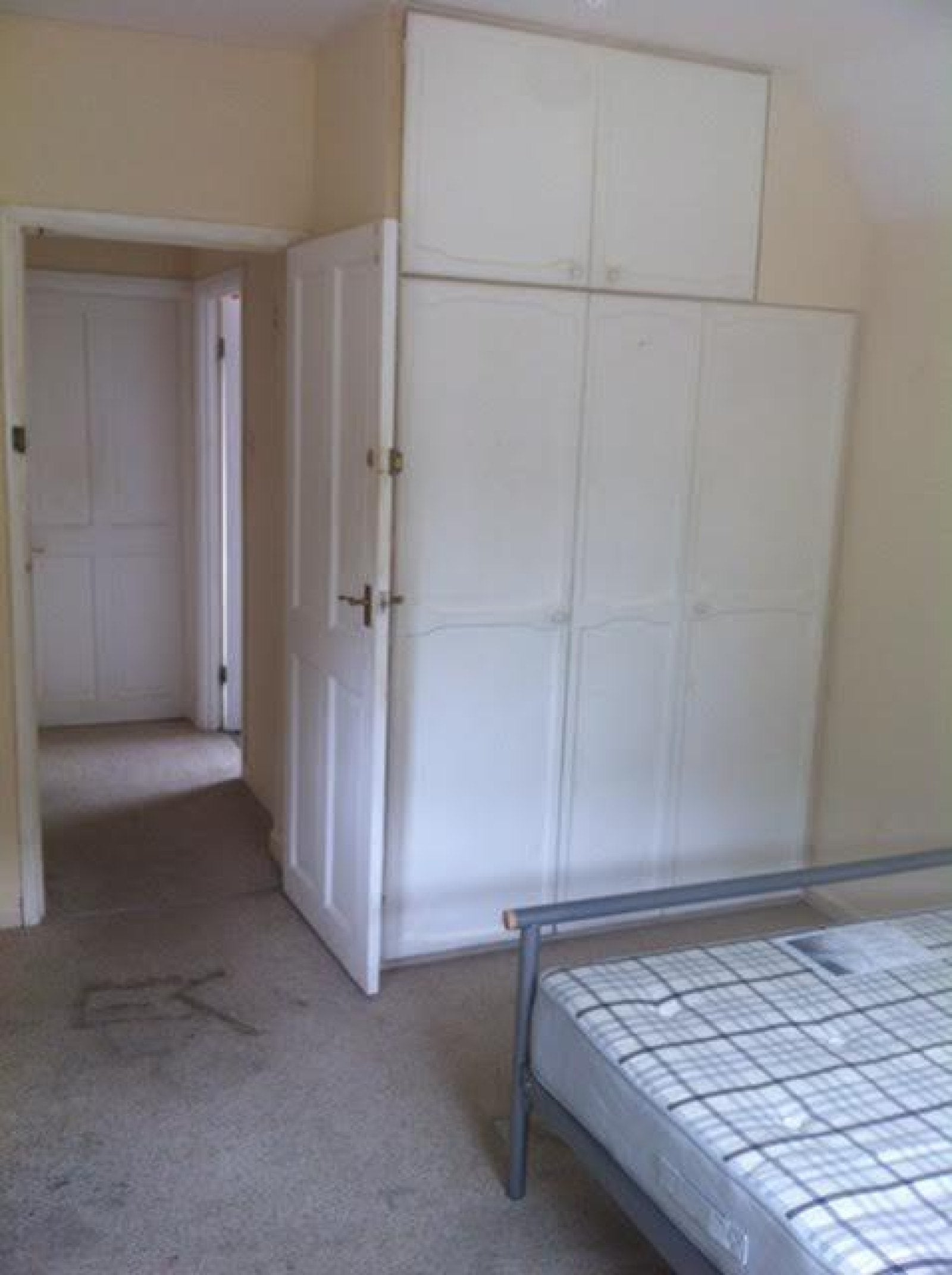 Room Stoke Hills in Waverley