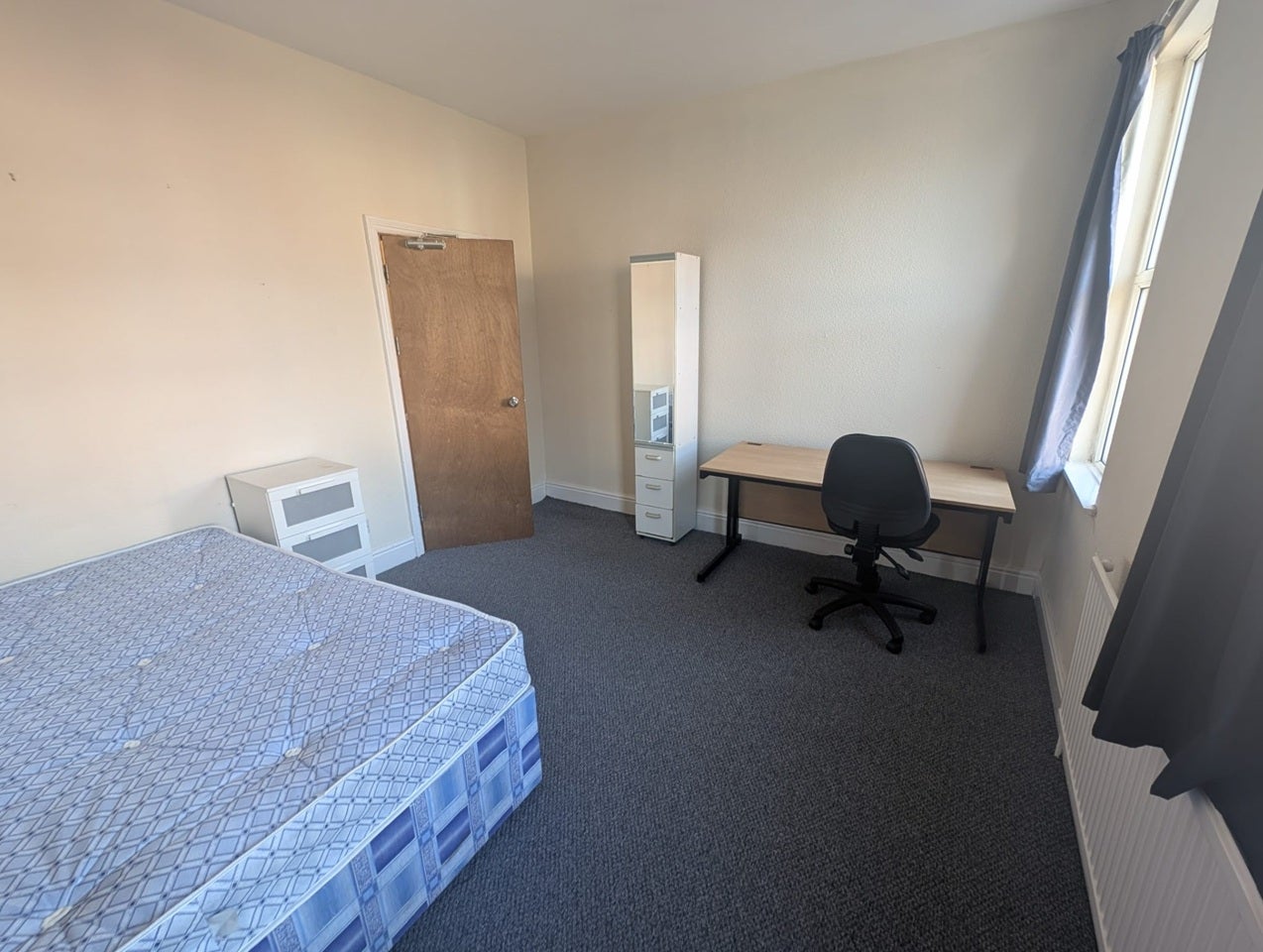 Room Furness Road in Manchester