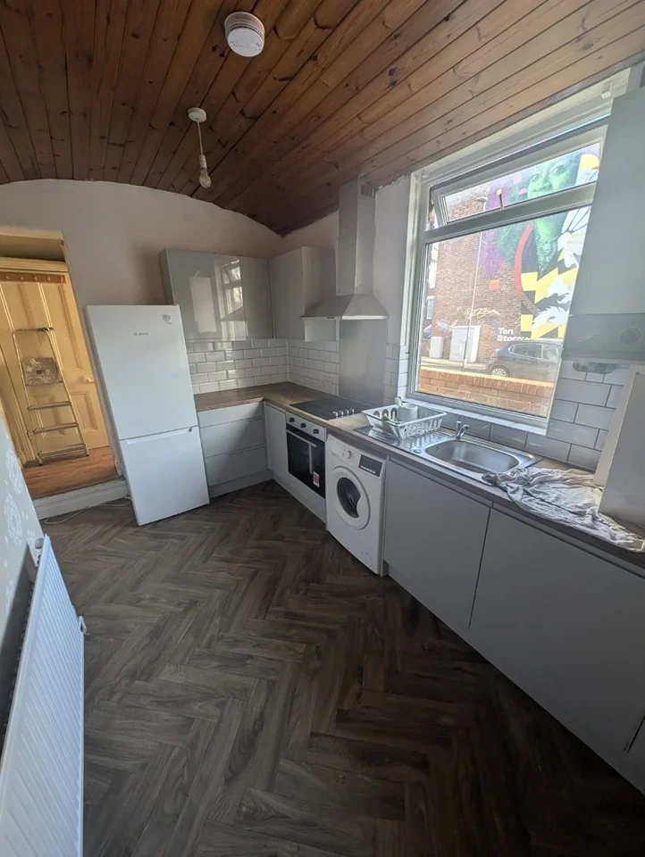 Room Furness Road in Manchester