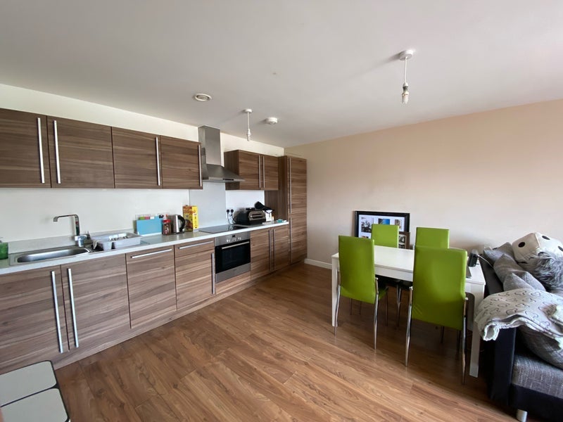 Room Sillavan Way in Salford
