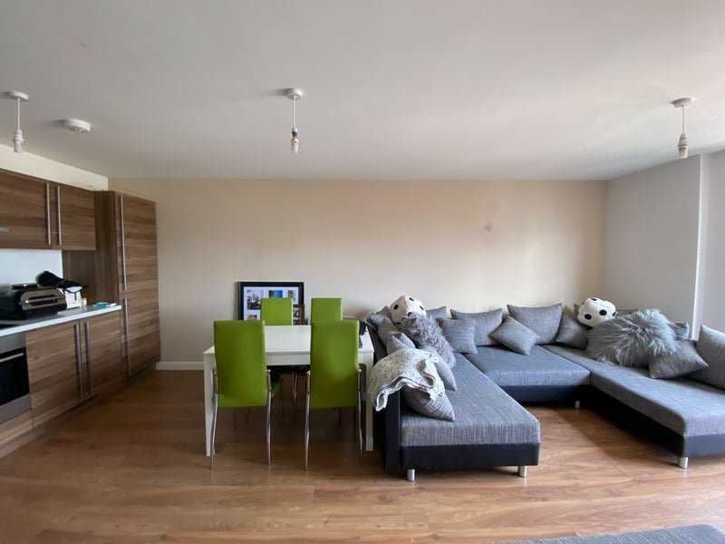 Room Sillavan Way in Salford