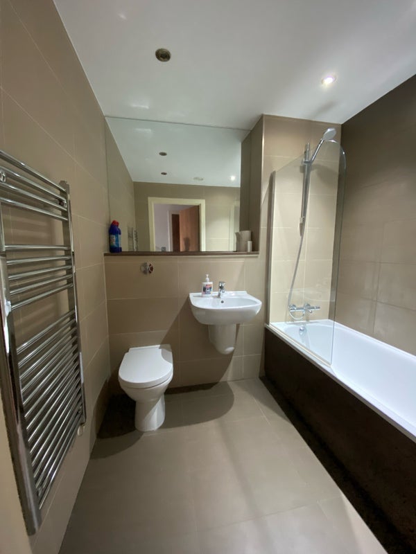 Room Sillavan Way in Salford