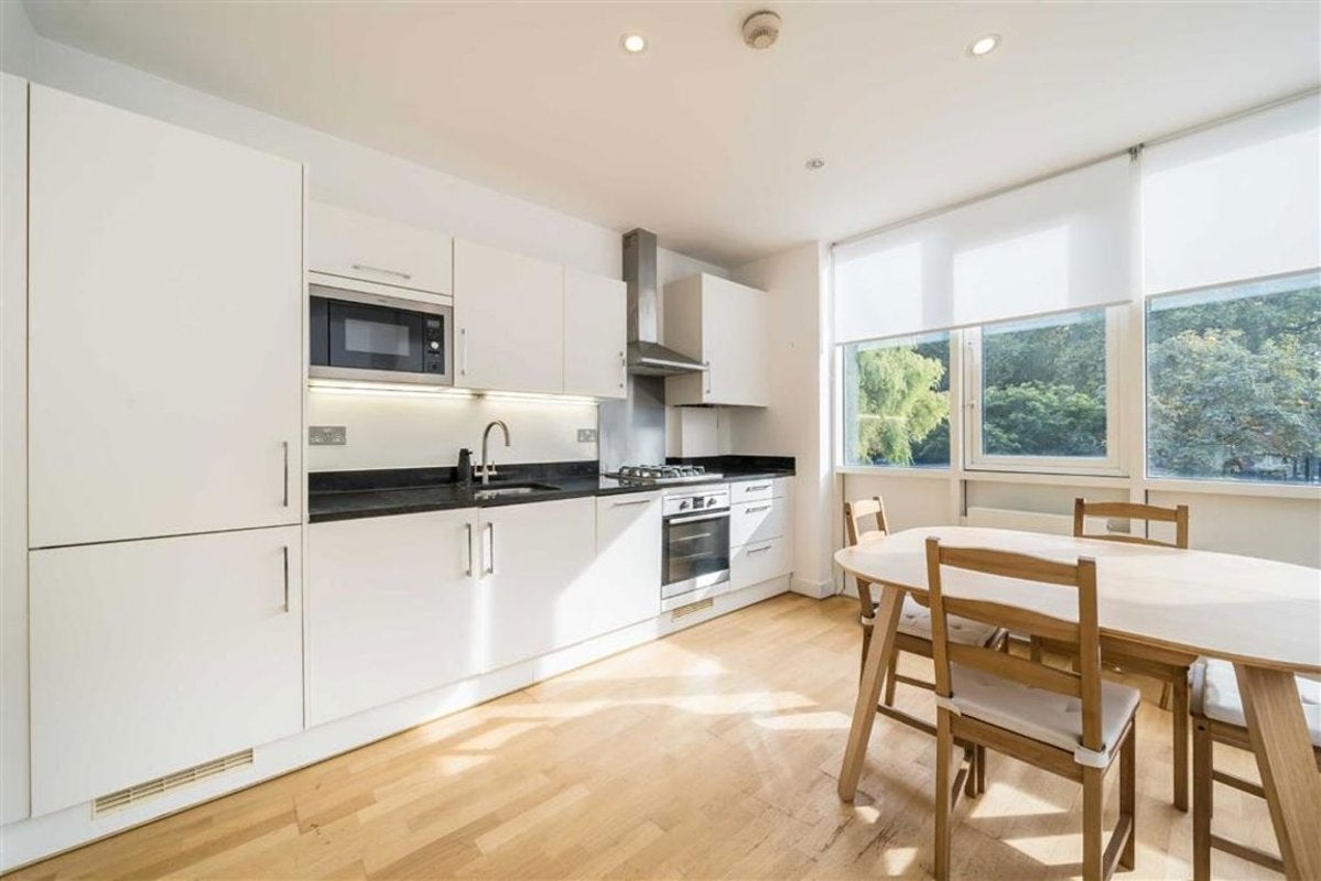 Flat Crondall Street in Greater London