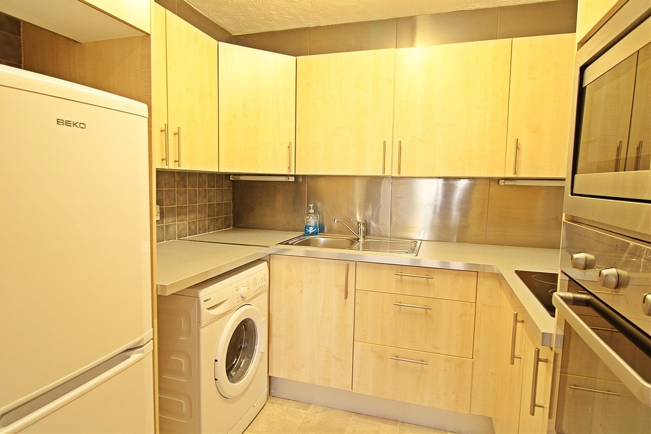 Flat Durham Avenue in Greater London