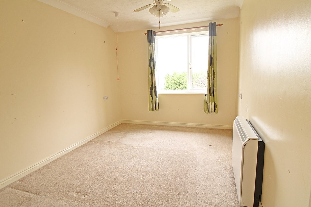 Flat Durham Avenue in Greater London