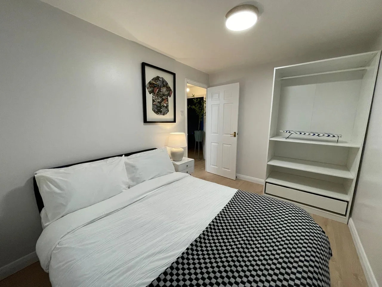 Room Felixstowe Court in Greater London