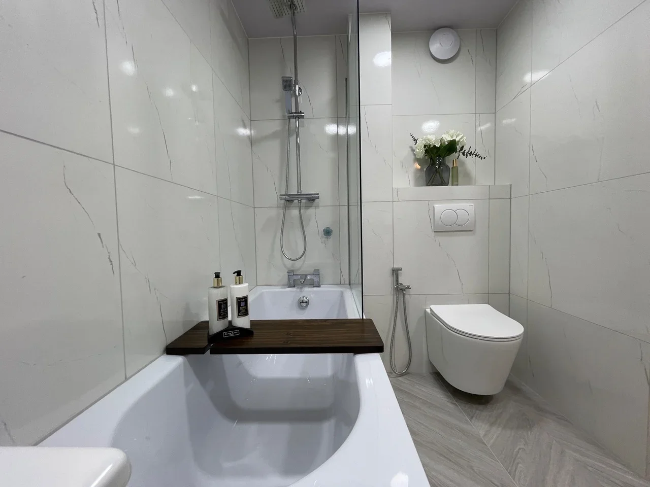 Room Felixstowe Court in Greater London