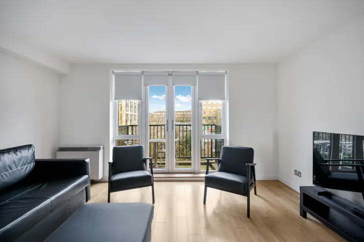 Flat Wharfdale Road in Greater London