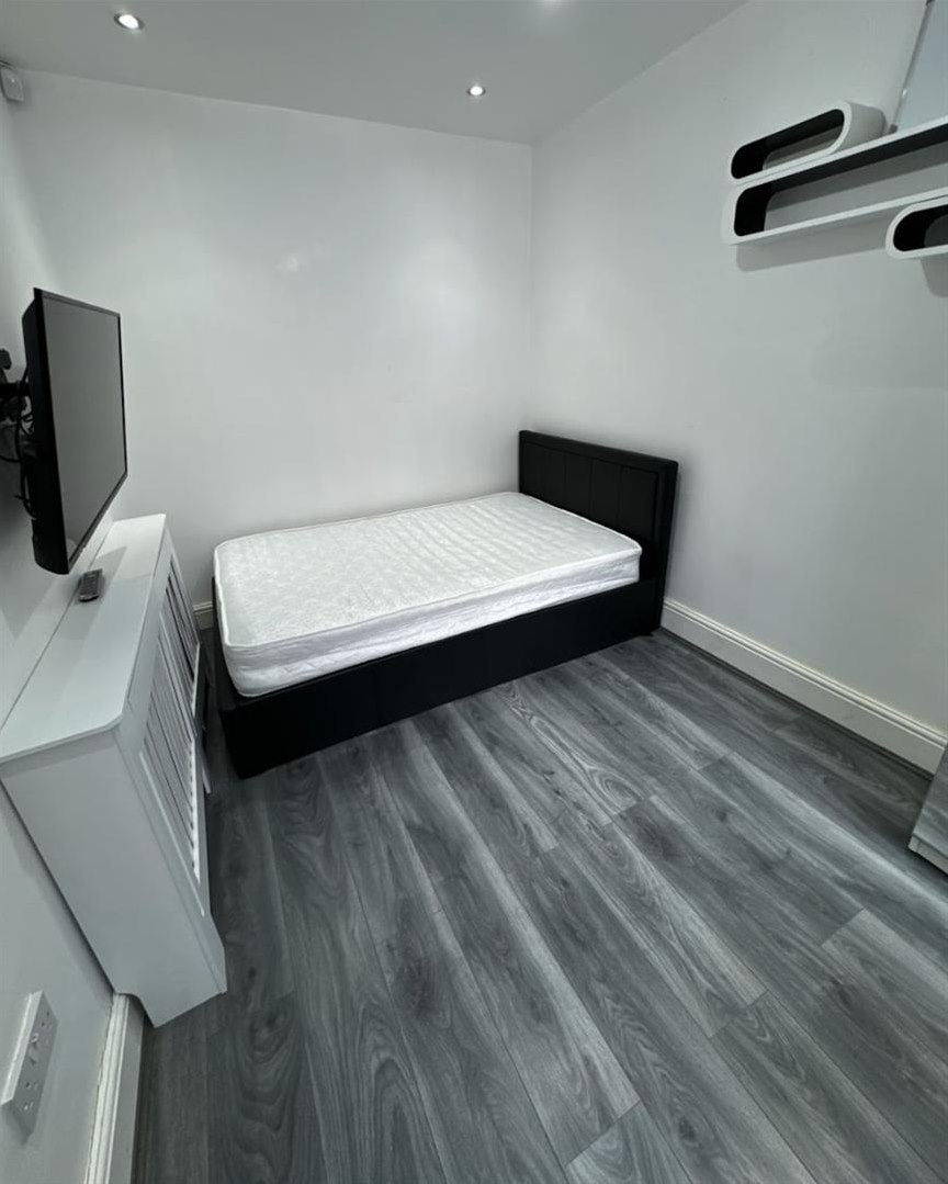 Room Reservoir Road in Birmingham
