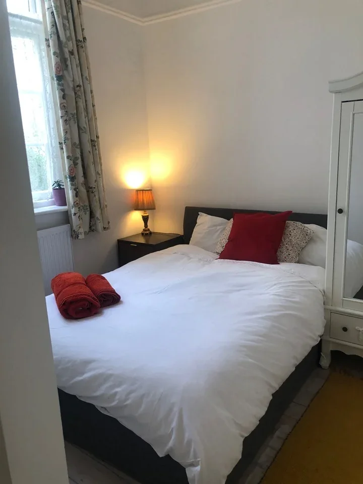 Flat Hampstead Lane in Greater London