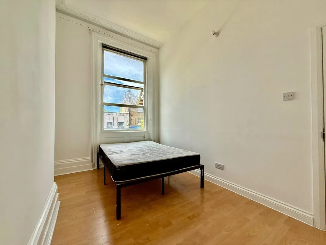 Flat Denmark Hill in London