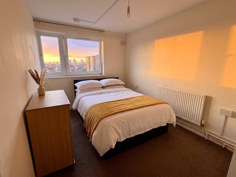 Room Southern Grove in Greater London