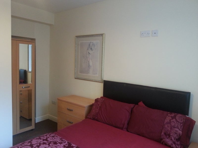 Room Brandlesholme Road in Bury