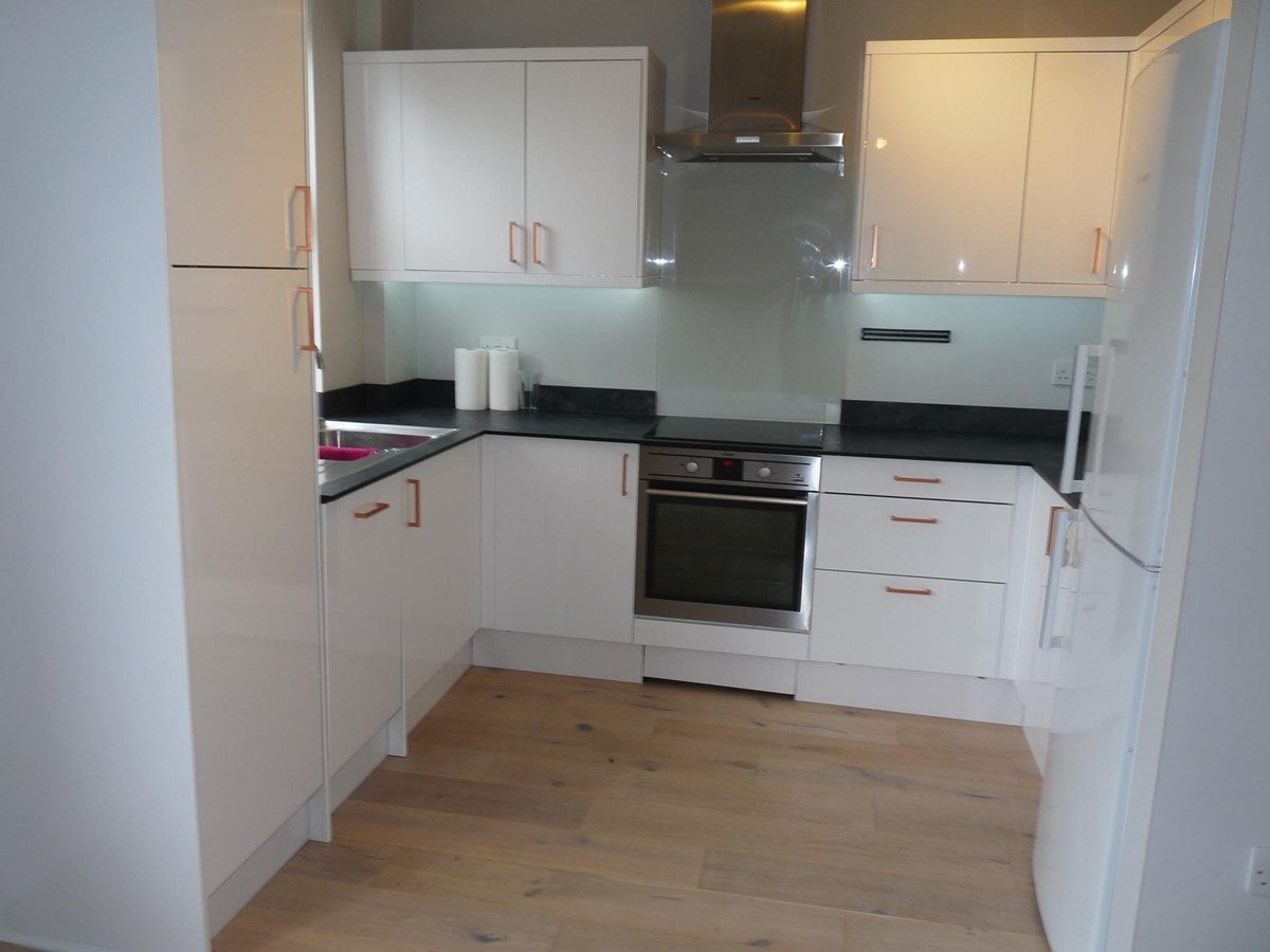 Flat Kenton Road in Greater London