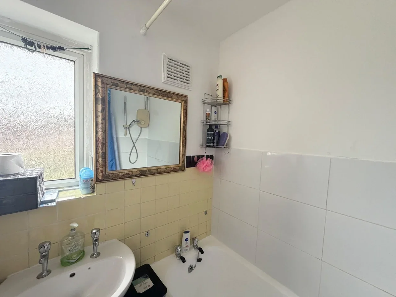 Flat St Martin's Close in Greater London