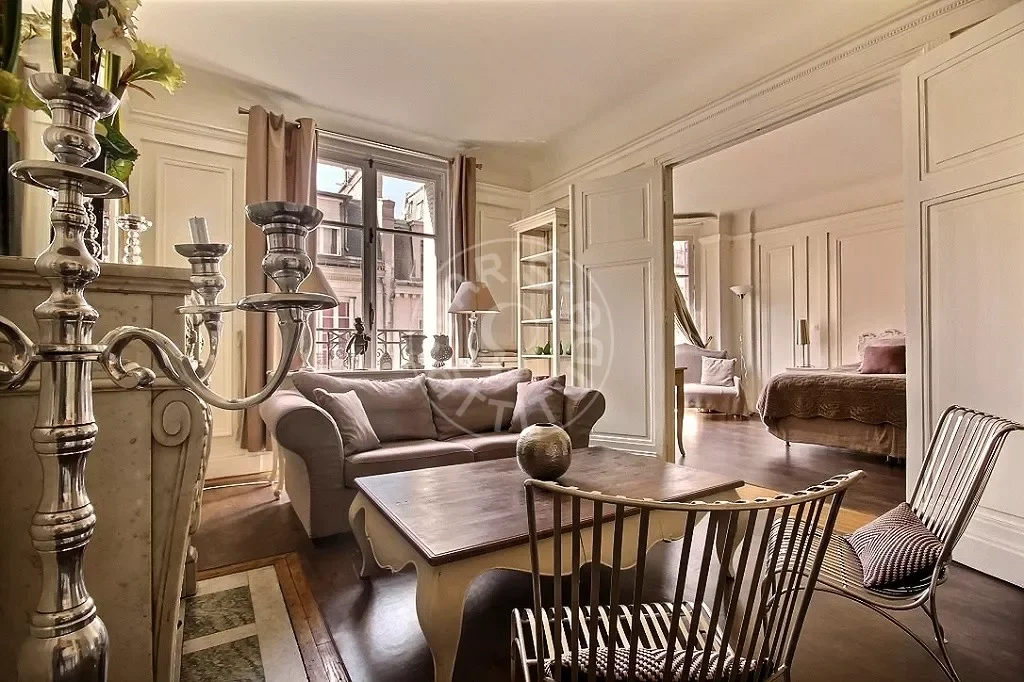 Appartement Rue Quentin Bauchart à Paris