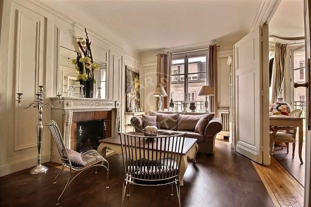Appartement Rue Quentin Bauchart à Paris