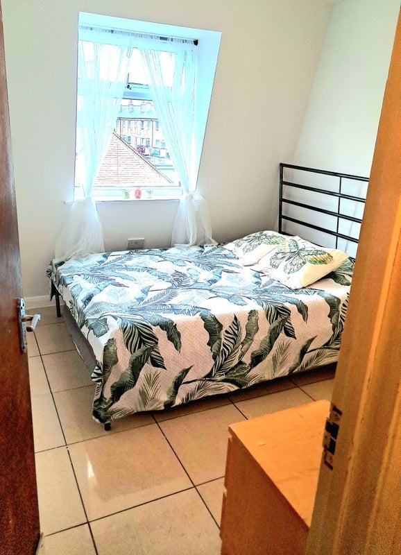 Room Abbott Road in Greater London