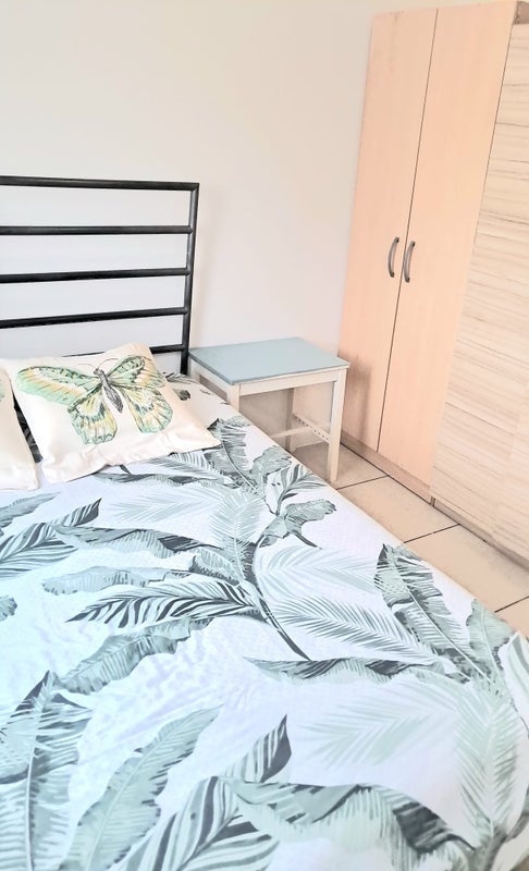 Room Abbott Road in Greater London