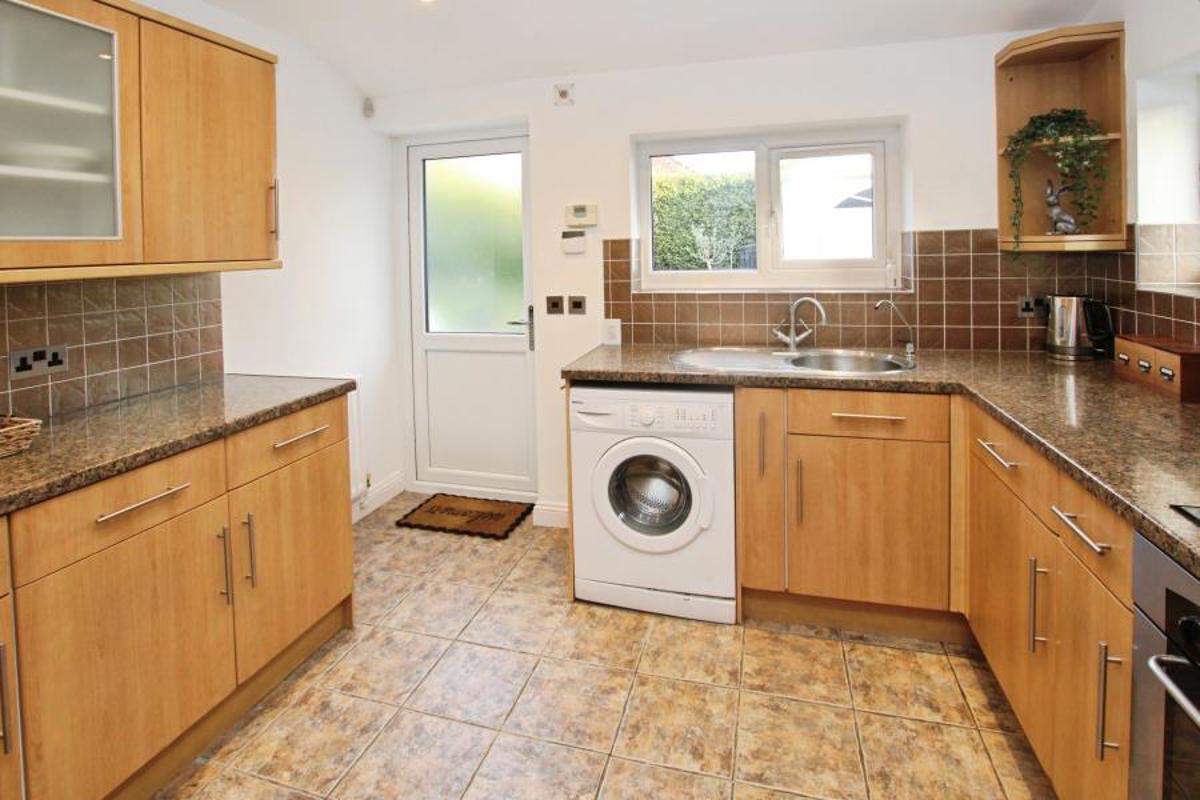 Flat Shortwood Road in Bristol