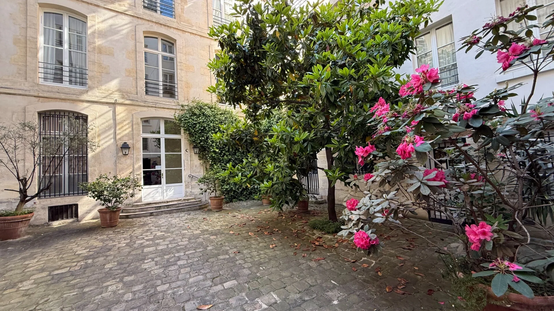 Flat Rue Saint-Sauveur in Paris