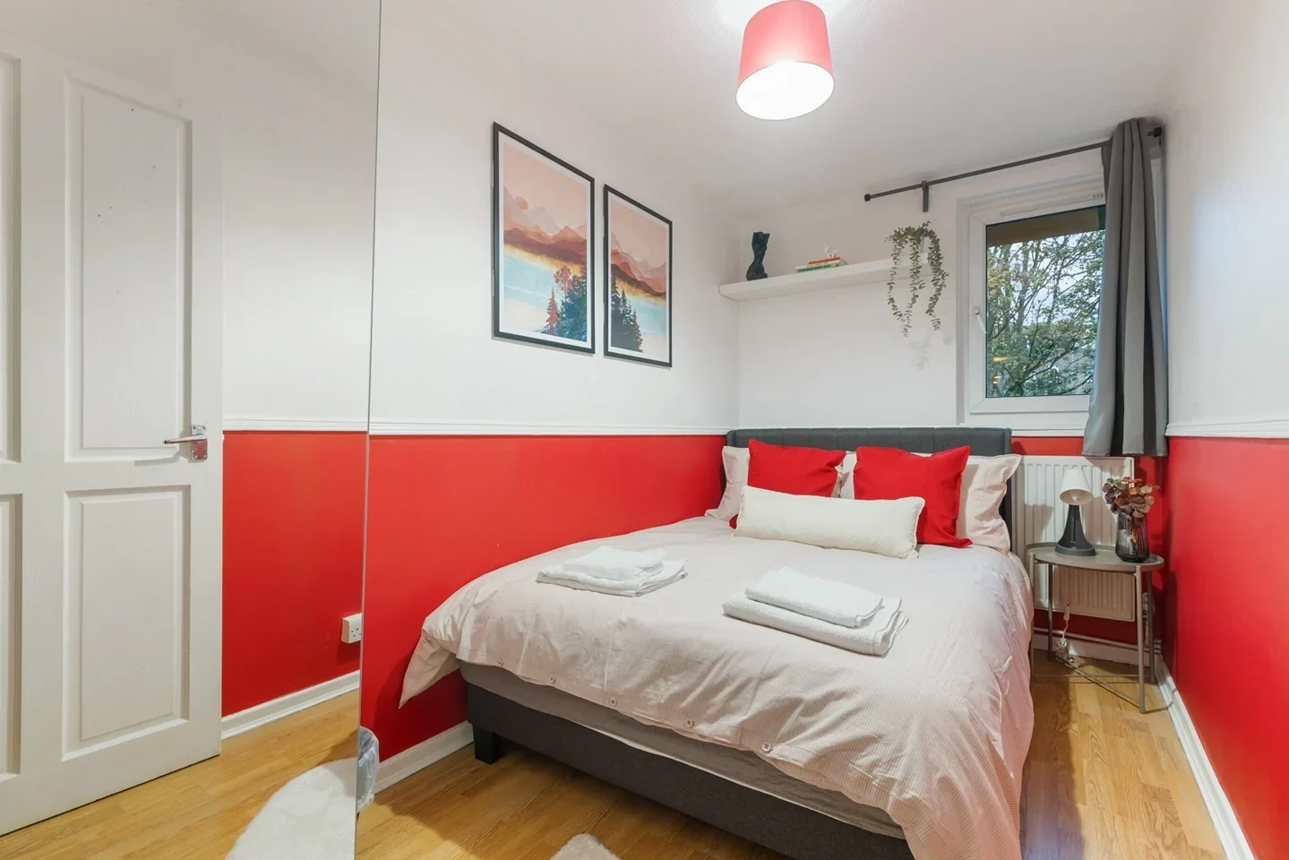Flat Rowan Walk in Greater London