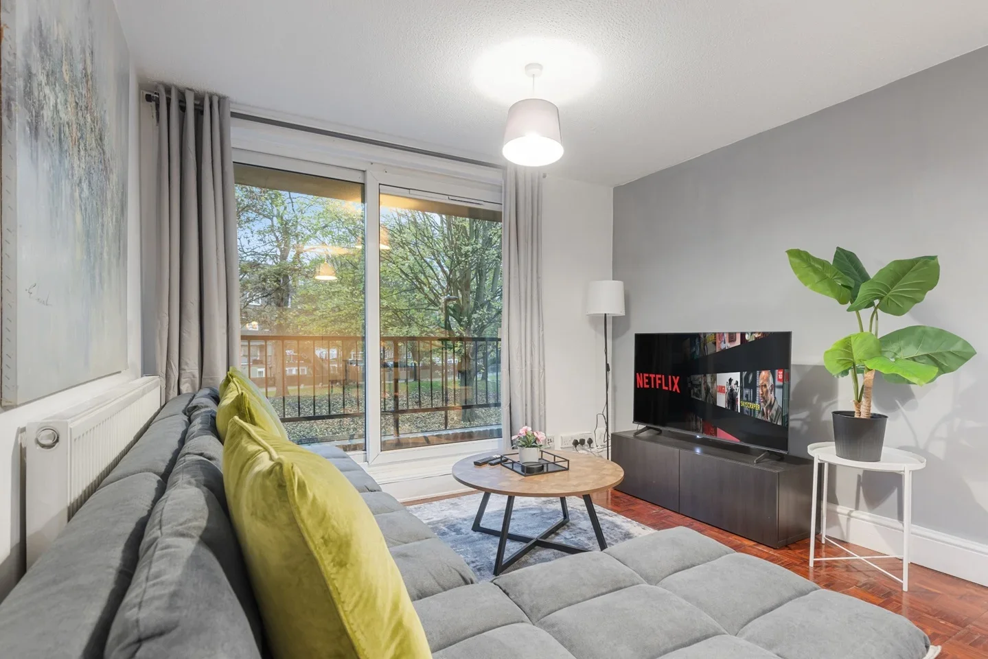 Flat Rowan Walk in Greater London