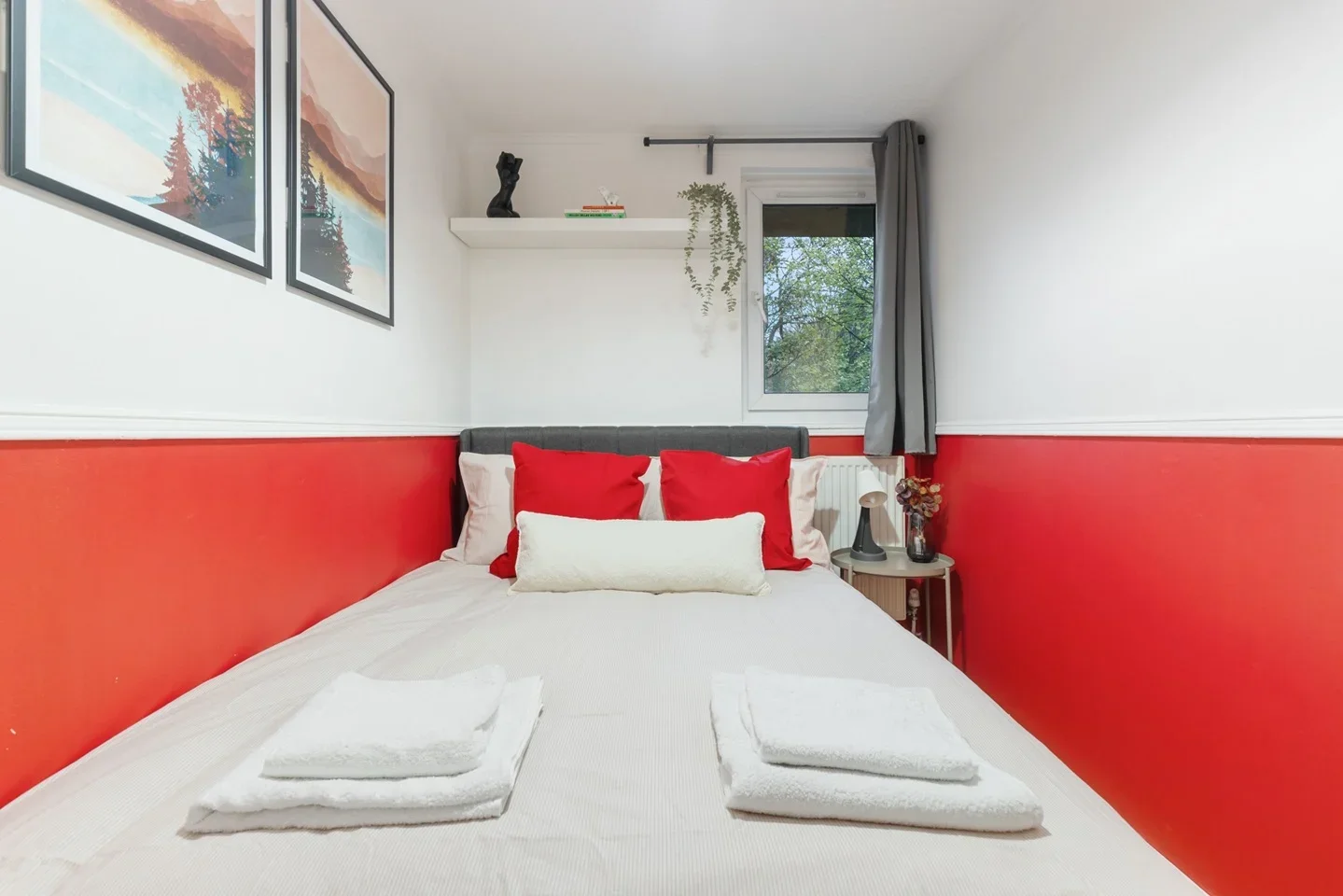 Flat Rowan Walk in Greater London