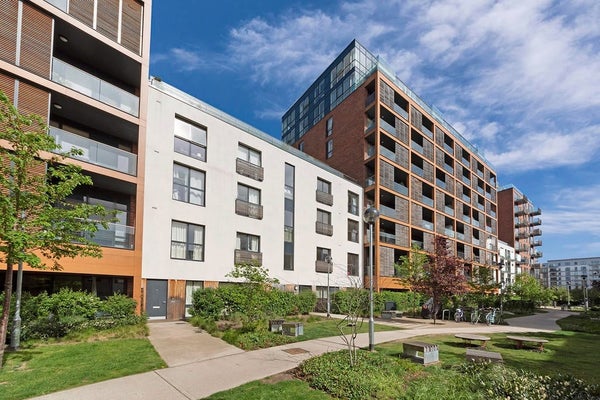 Flat Barry Blandford Way in London