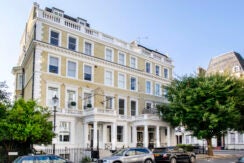 Flat Southwell Gardens in Greater London
