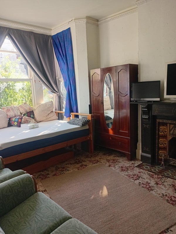 Room Carysfort Road in Greater London