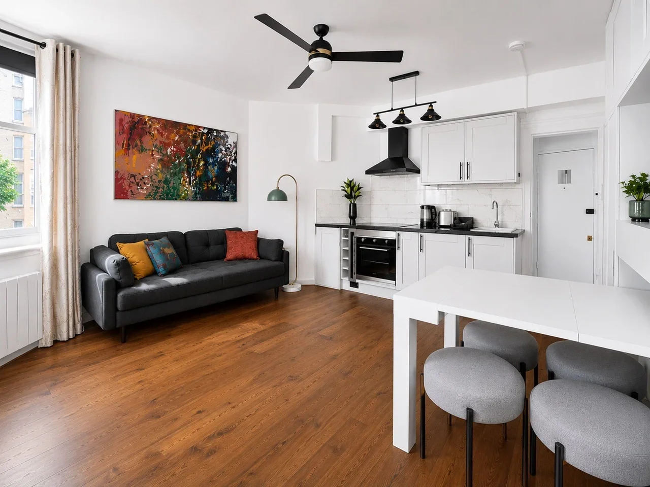 Flat Gloucester Gardens in City of Westminster