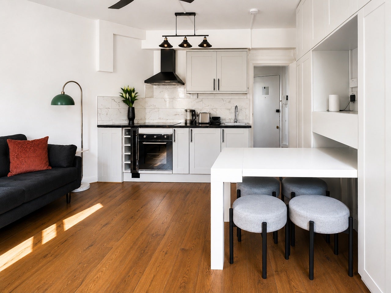 Flat Gloucester Gardens in City of Westminster