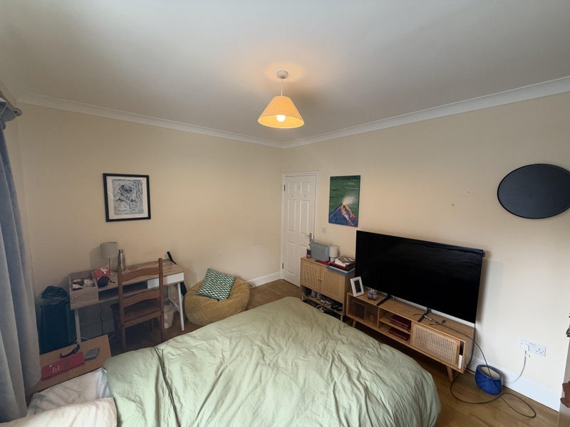Room Offord Road in Greater London