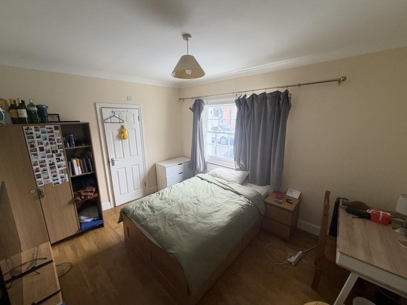 Room Offord Road in Greater London