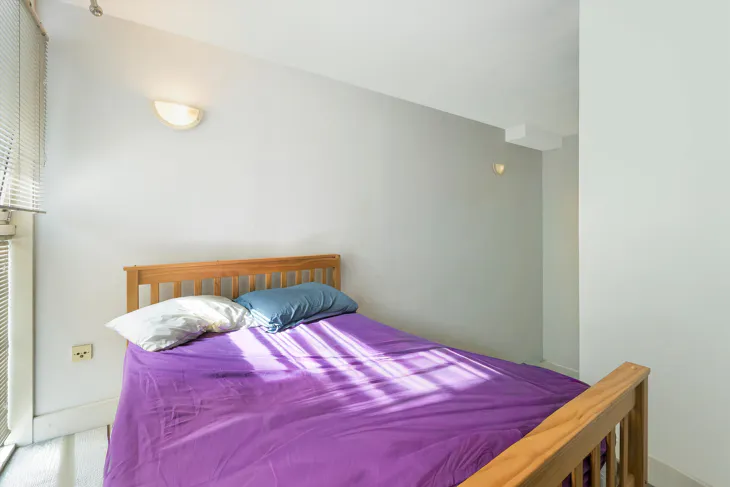 Flat Artichoke Hill in Greater London