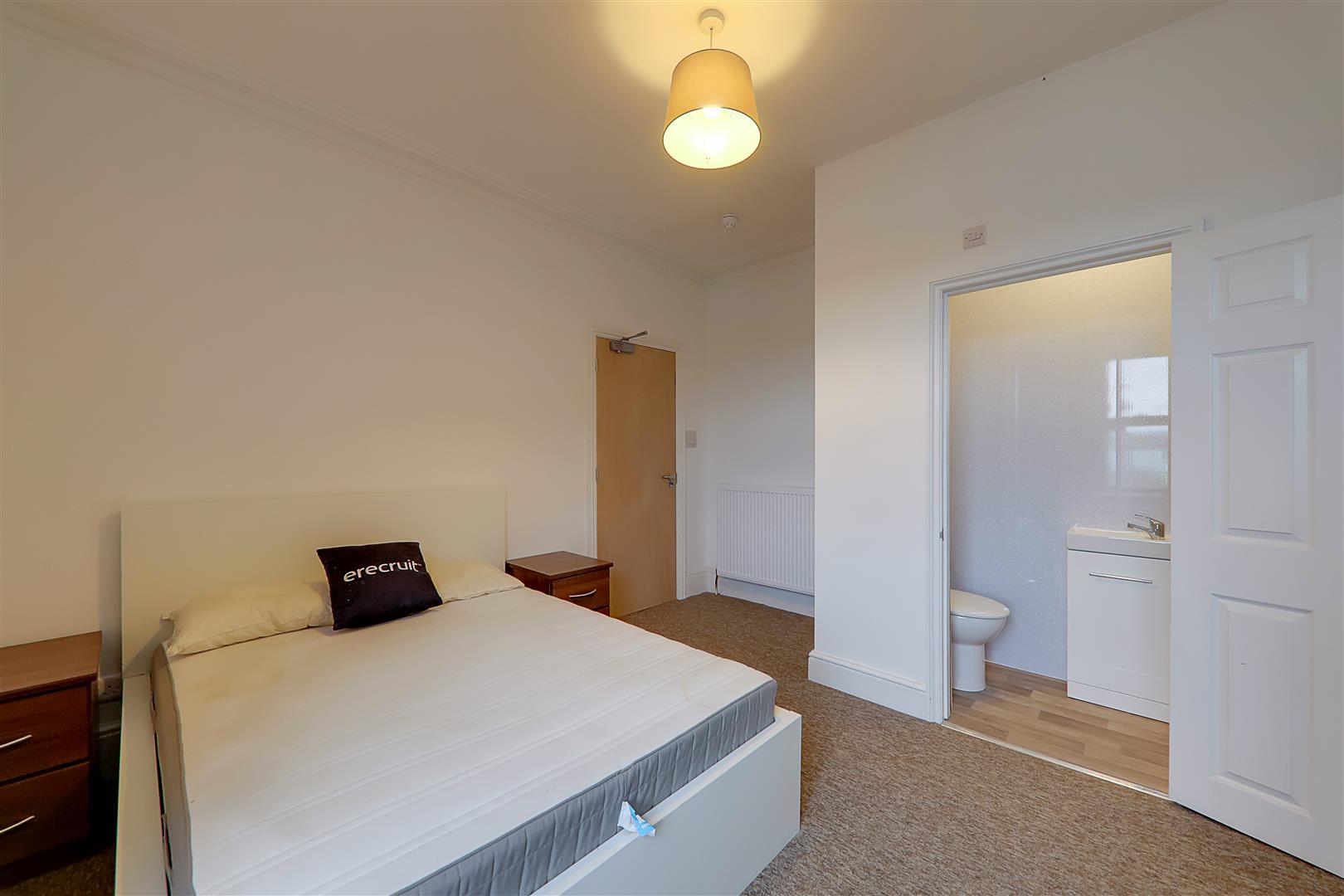 Room Charlecote Road in Worthing