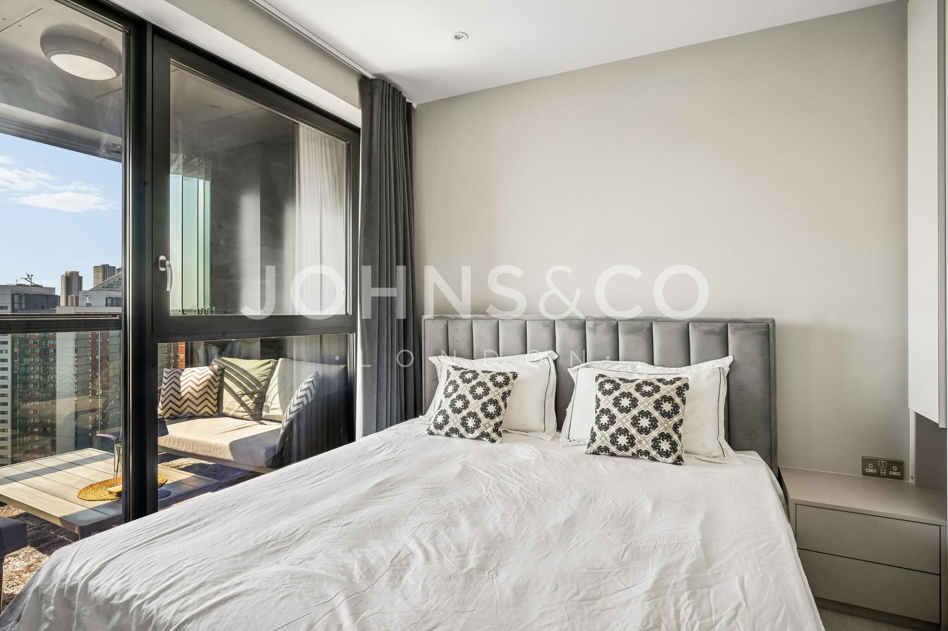 Flat Silvocea Way in Greater London