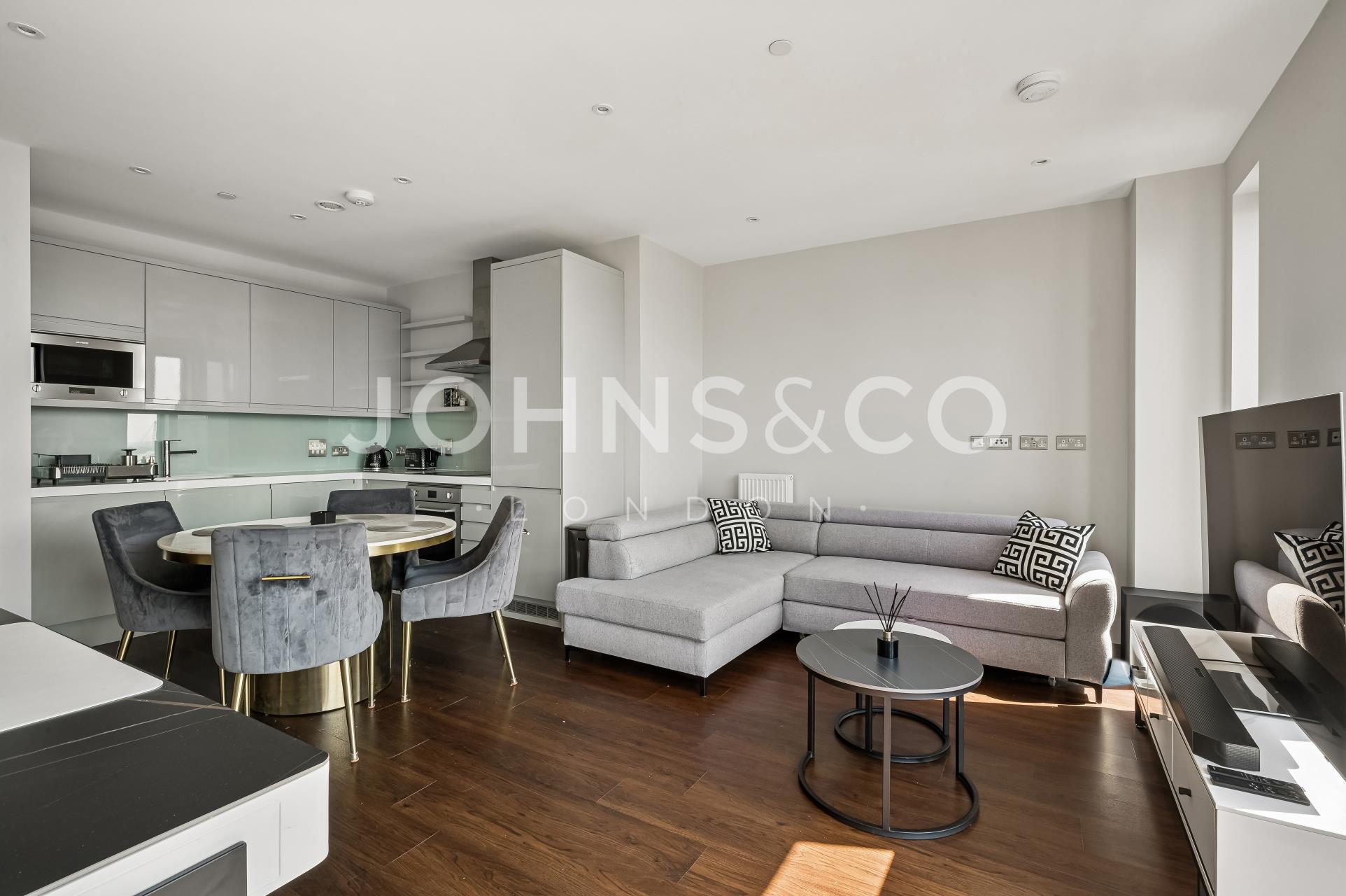 Flat Silvocea Way in Greater London