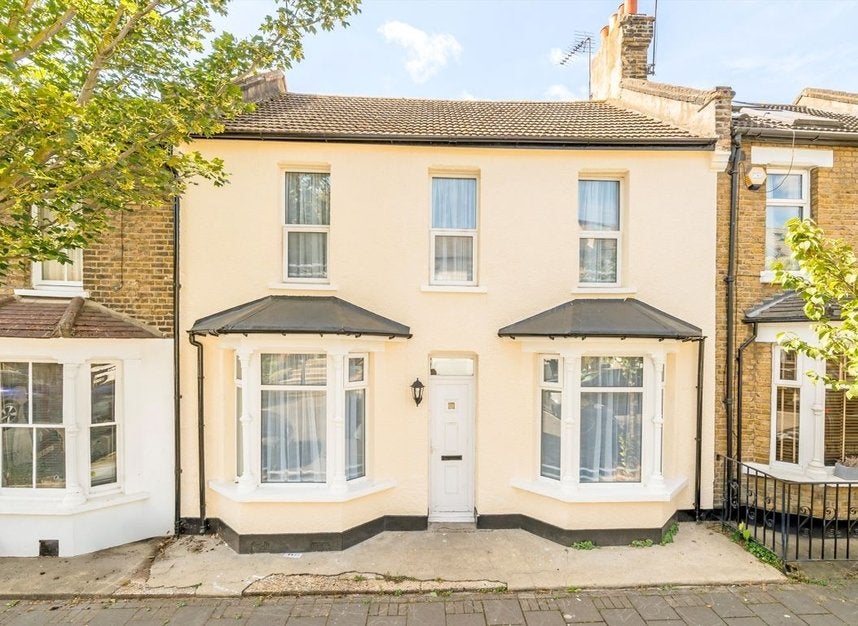 House Bushberry Road in Greater London
