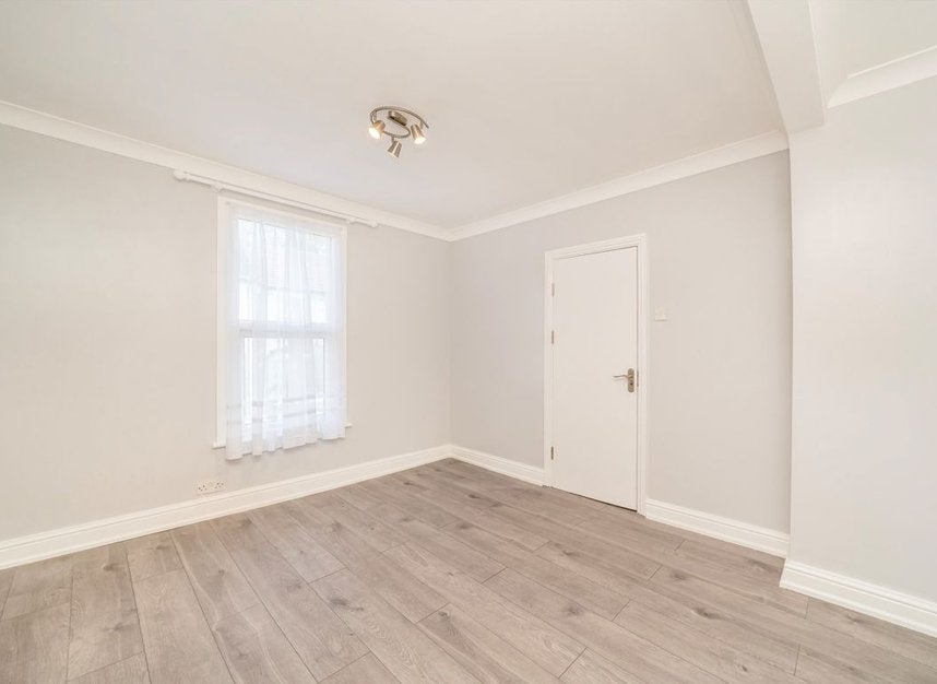 House Bushberry Road in Greater London