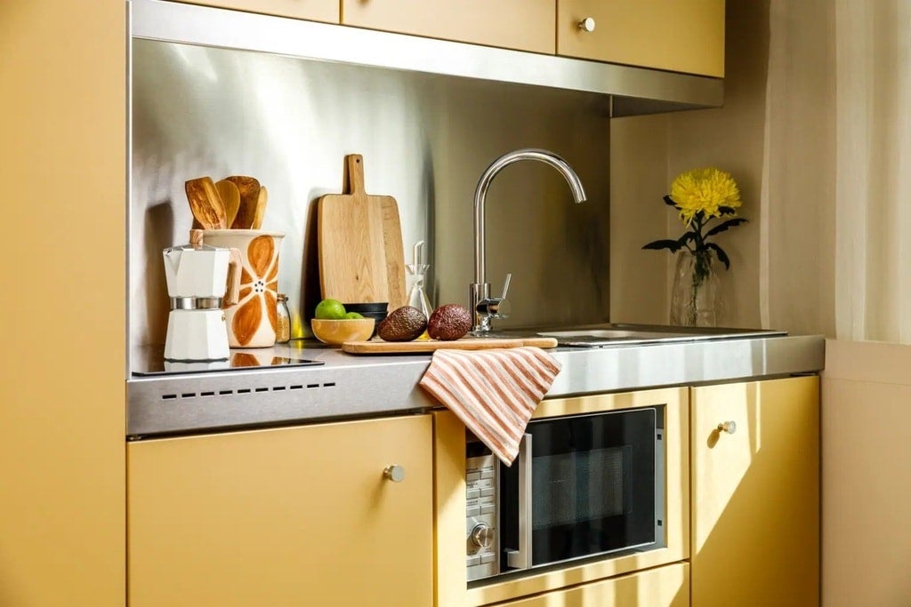 Flat Hackney Road in Greater London