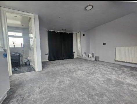 Flat Seymer Road in Greater London