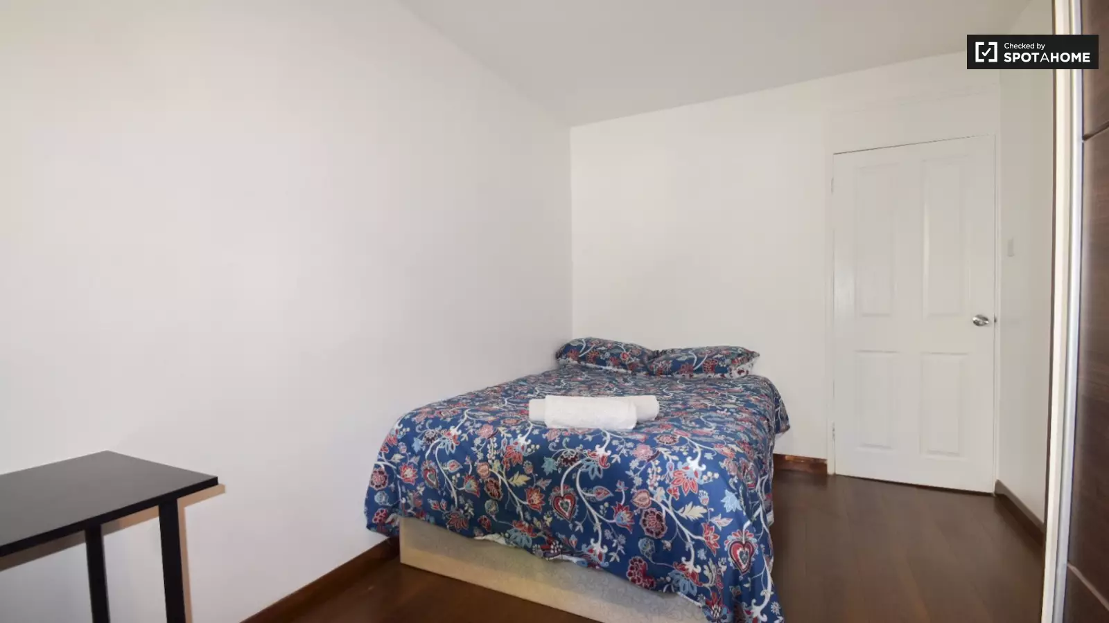 Flat Hunton Street in Greater London