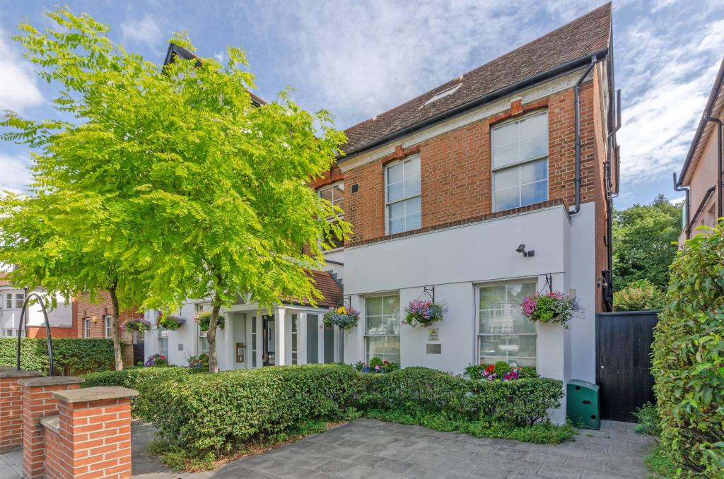 Flat Finchley Road in Greater London