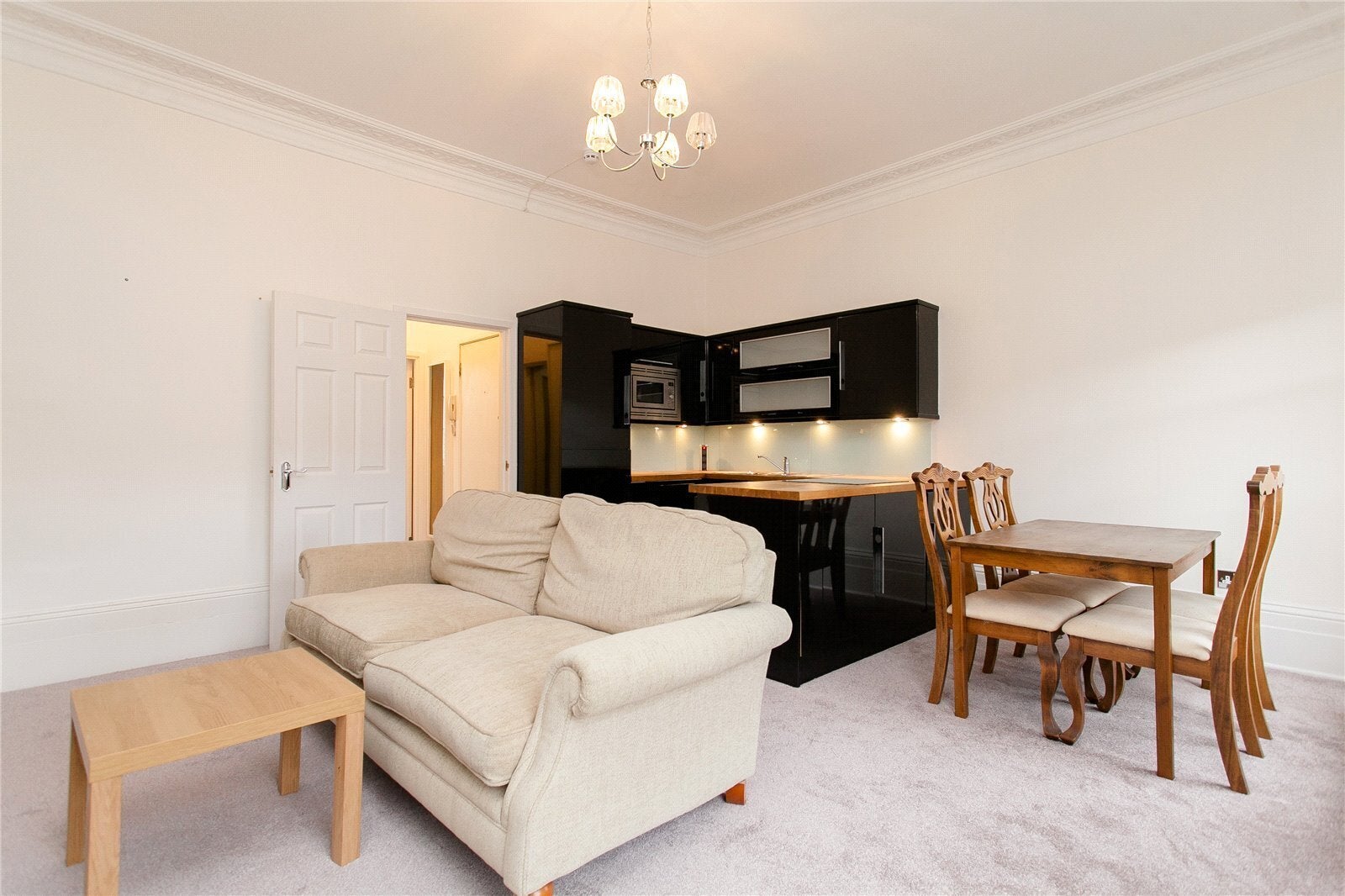 Flat Compton Road in Greater London