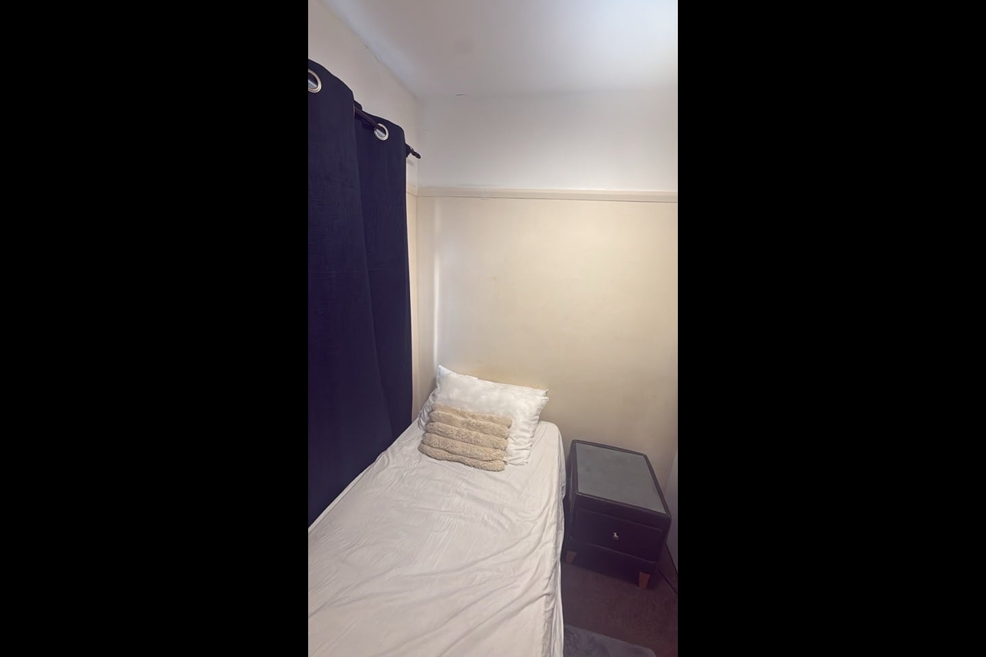 Room Carlyon Road in Greater London