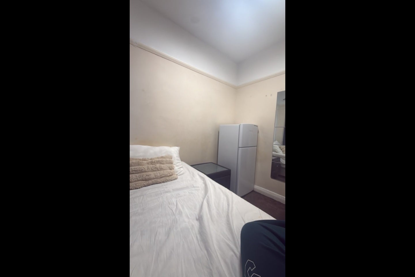 Room Carlyon Road in Greater London