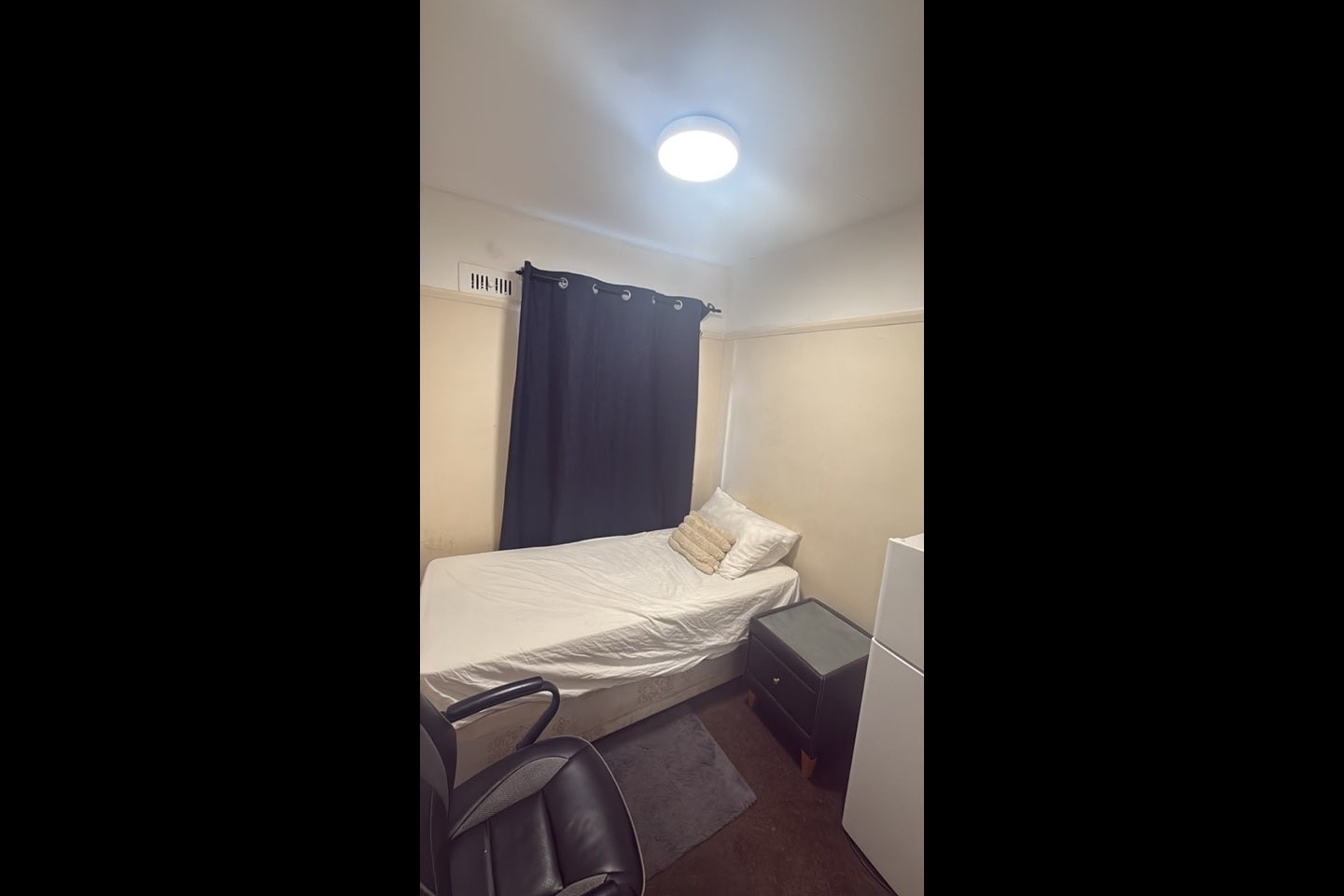 Room Carlyon Road in Greater London
