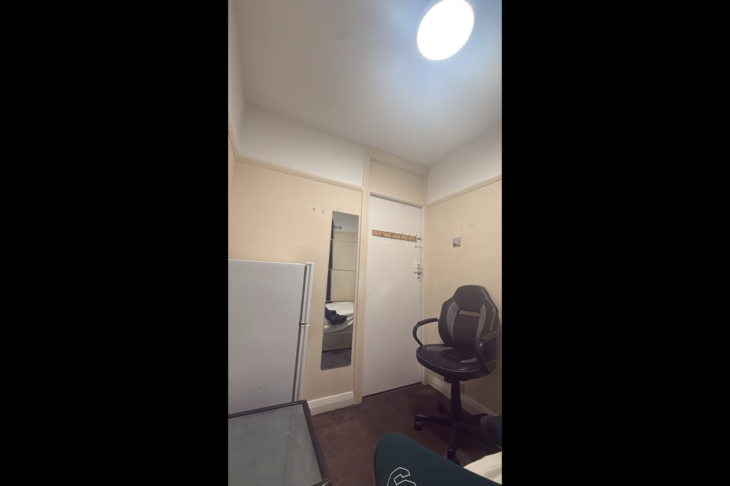 Room Carlyon Road in Greater London